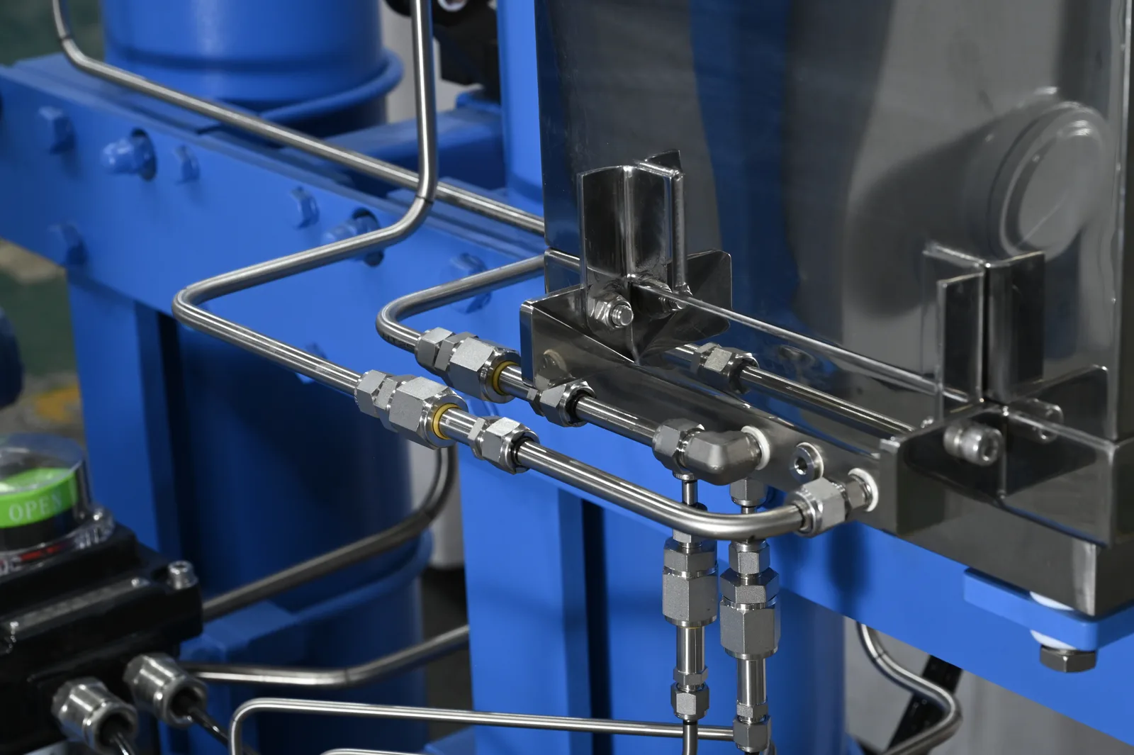 Hydraulic piping layout